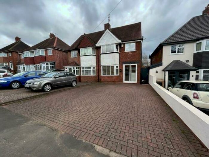 3 Bedroom Semi-Detached House To Rent In Shenstone Valley Road, Halesowen, West Midlands, B62