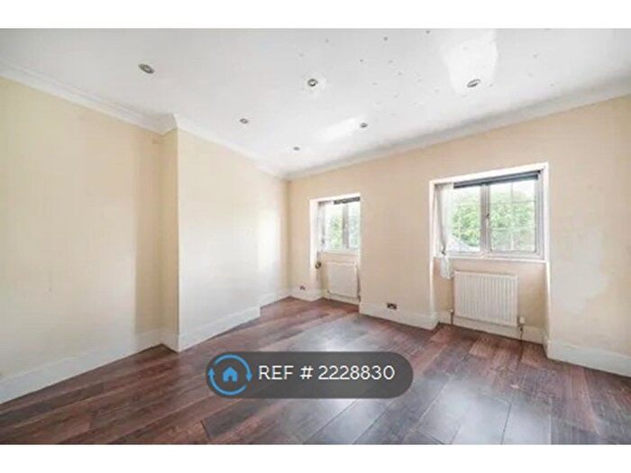4 Bedroom Flat To Rent In Uxbridge Road, Stanmore, HA7