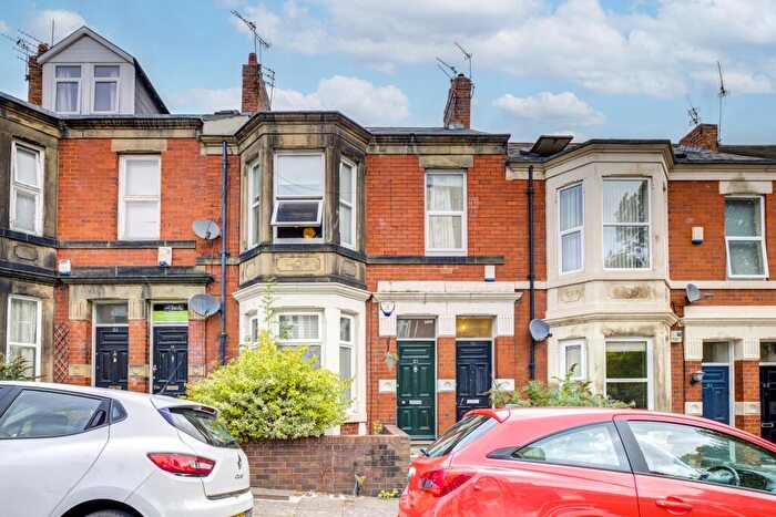 4 Bedroom Maisonette For Sale In Wolseley Gardens, Jesmond Vale, Newcastle Upon Tyne, NE2