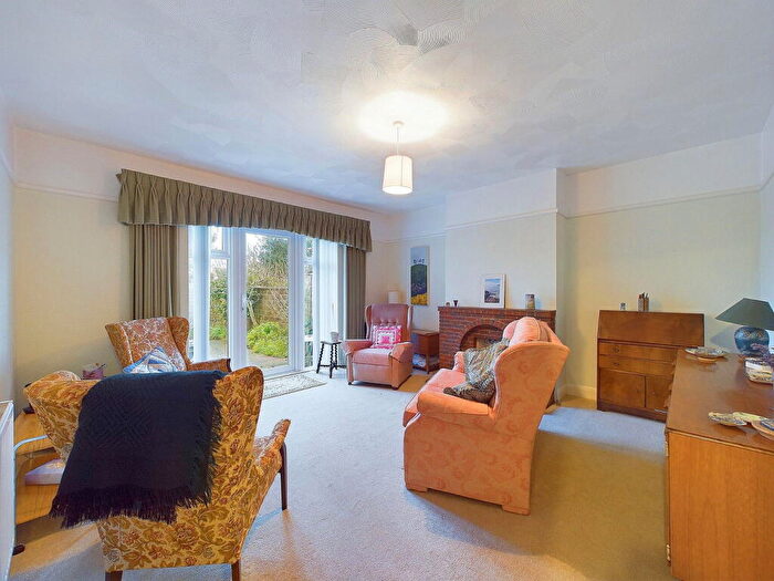 2 Bedroom Flat For Sale In Chesham Close, Goring By Sea, Worthing, BN12