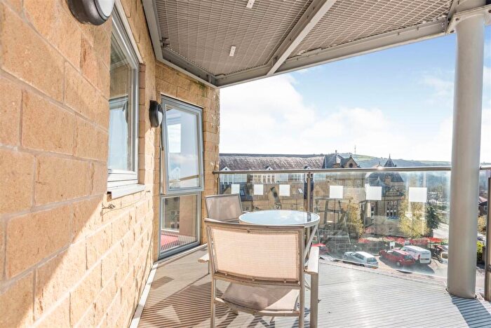2 Bedroom Apartment For Sale In Trinity Court, Oxford Road, Halifax, HX1