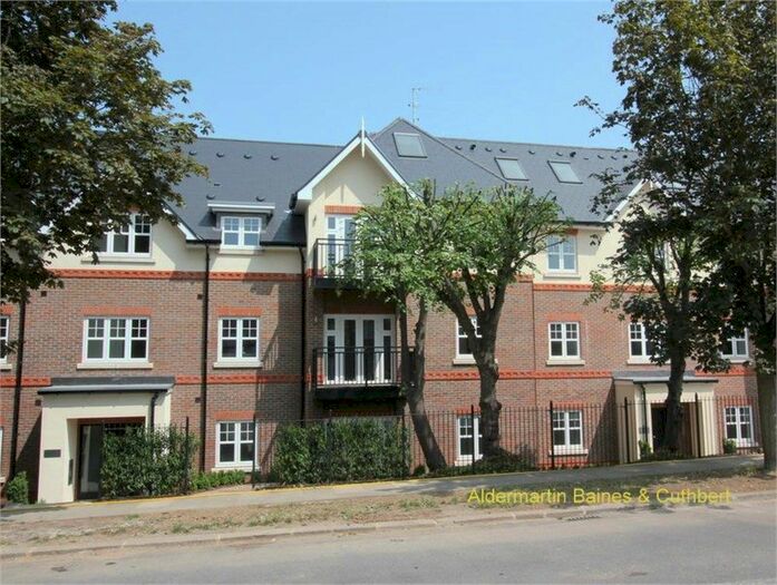 2 Bedroom Flat To Rent In Linden Way, London, N14