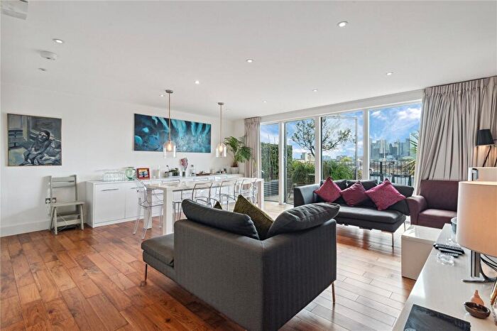 3 Bedroom Flat To Rent In Grand Canal Apartments, De Beauvoir Crescent, N1