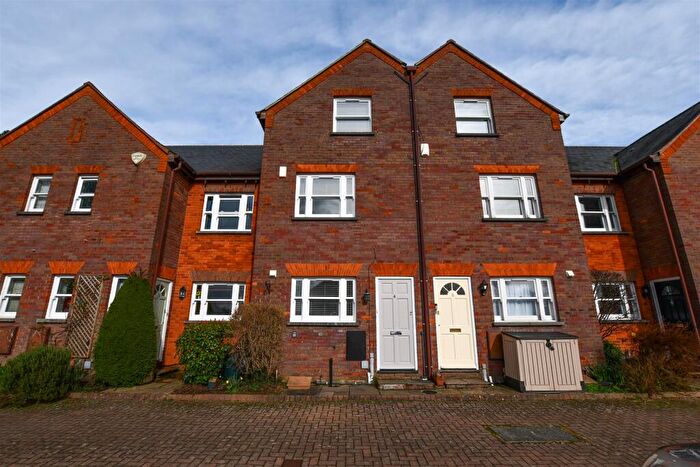 3 Bedroom Terraced House To Rent In Cymbeline Court, The Lawns, Mount Pleasant, St. Albans, AL3