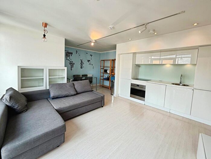 2 Bedroom Flat To Rent In Manor Mills, Ingram Street, Leeds, West Yorkshire, LS11