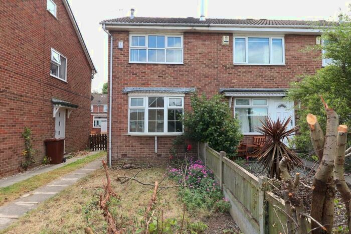 Property To Rent In New Park Vale, Farsley, Pudsey, Uk, LS28