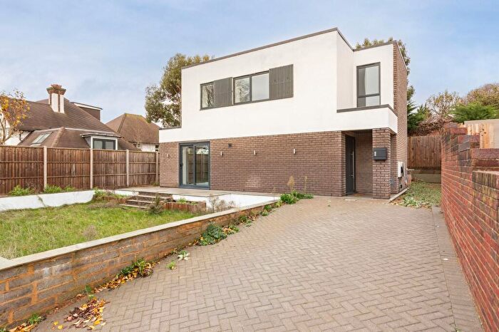 3 Bedroom Detached House For Sale In The Droveway, Hove, BN3