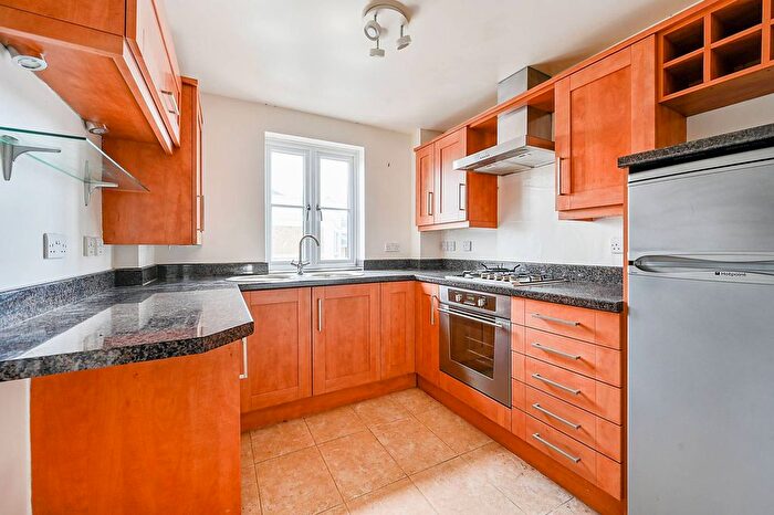 2 Bedroom Flat To Rent In Huntingdon Gardens, Grove Park, London, W4