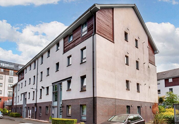 2 Bedroom Flat To Rent In Albert Street, Edinburgh, City Of, EH7