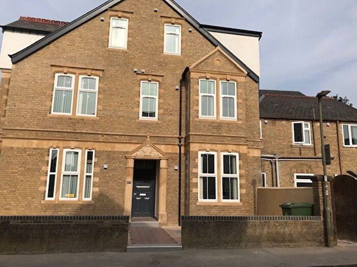 10 Bedroom Semi-Detached House To Rent In Cowley Road, Oxford, OX4