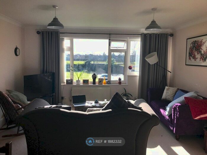 2 Bedroom Flat To Rent In Yewstone Court, Watford, WD18