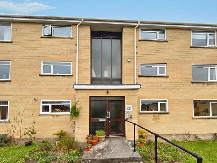 3 Bedroom Flat To Rent In Forester Court, Bath, BA2