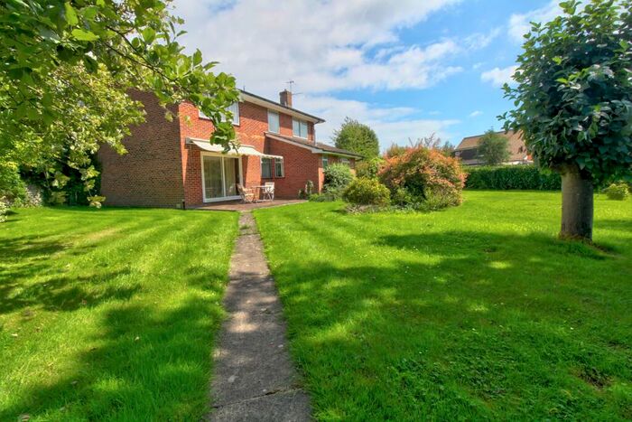 5 Bedroom Detached House For Sale In Goodwood Gardens, Chichester, PO20