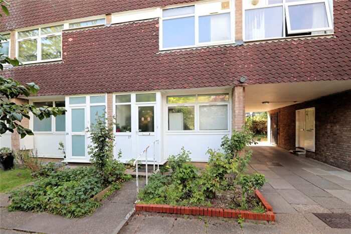 2 Bedroom Maisonette For Sale In Hill View Court, Woking, Surrey, GU22