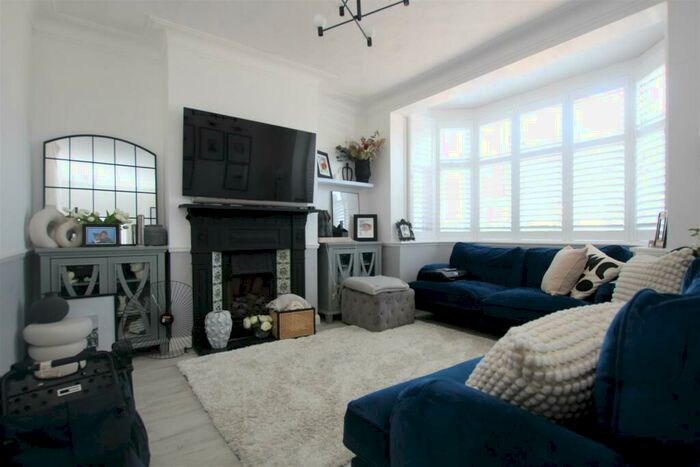 4 Bedroom House To Rent In Tenniswood Road, Enfield, EN1