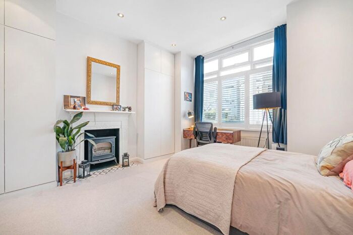 2 Bedroom Flat For Sale In Medora Road, London, SW2