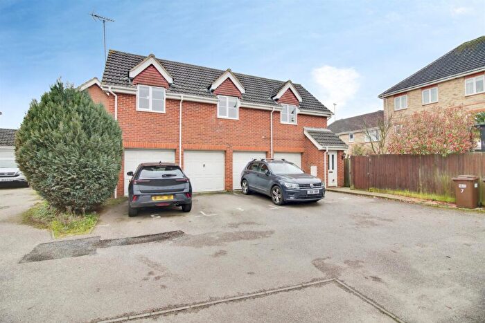 2 Bedroom House For Sale In Lavender Close, Hatfield, AL10