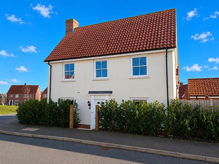 4 Bedroom Link Detached House For Sale In Avocet Avenue, Hunstanton, PE36