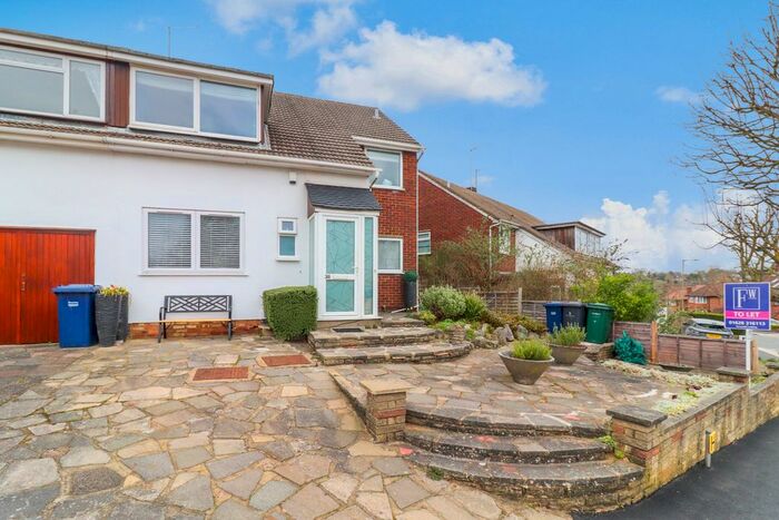 4 Bedroom Semi-Detached House To Rent In Northiam, London, N12