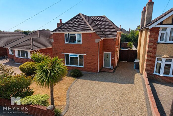 3 Bedroom Detached House For Sale In Petersfield Road, Bournemouth, BH7