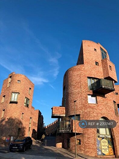 2 Bedroom Penthouse To Rent In Edgewood Mews, London, N3