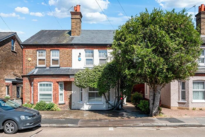 3 Bedroom Semi Detached House For Sale In Hook Road, Epsom, KT19