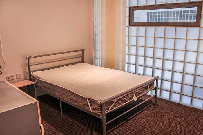 2 Bedroom Apartment To Rent In The Lock, Whitworth Street West, M1