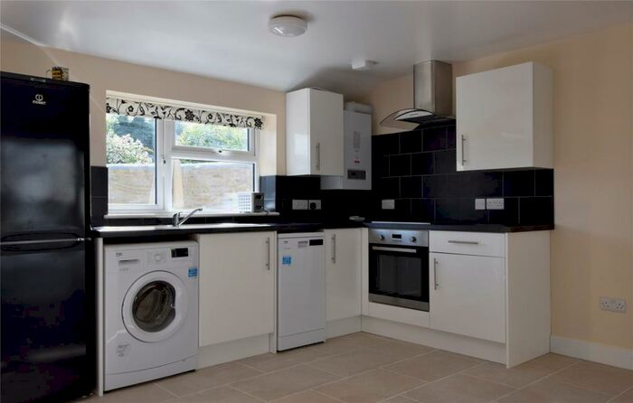 2 Bedroom Bungalow To Rent In Moorland Road, Witney, OX28