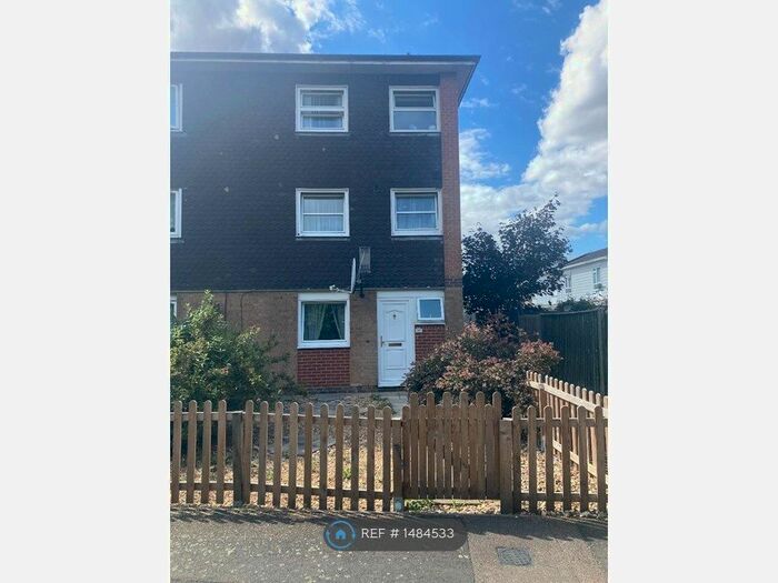 4 Bedroom End Of Terrace House To Rent In Selby Walk, Basingstoke, RG24