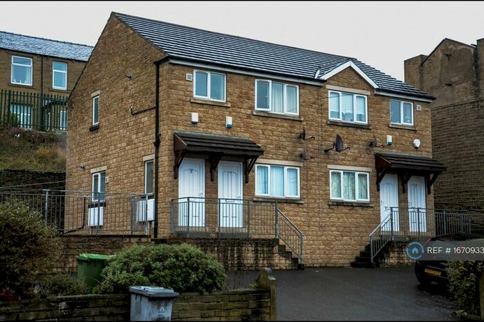 1 Bedroom Flat To Rent In Birkby, Huddersfield, HD1
