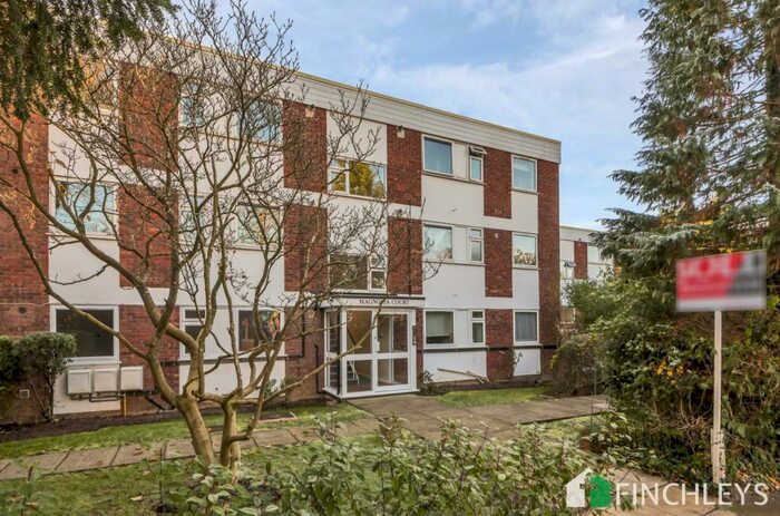 2 Bedroom Ground Flat To Rent In Magnolia Court. Woodside Grange Road, Woodside Park, N12