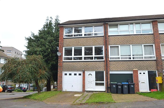 4 Bedroom End Of Terrace House To Rent In Fitzroy Gardens, London, SE19