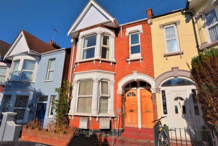 2 Bedroom Flat To Rent In Silverdale Avenue, Westcliff-On-Sea, SS0