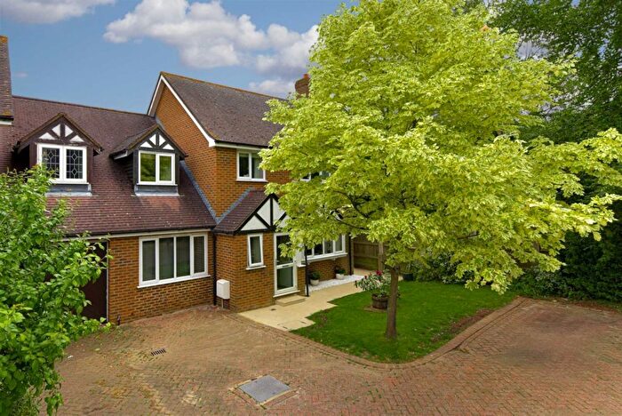 4 Bedroom Link Detached House For Sale In Bluegates, Epsom, KT17