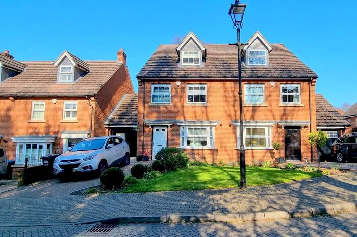 4 Bedroom Property To Rent In Newbery Close, Caterham, CR3