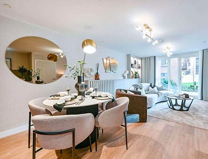 2 Bedroom Flat To Rent In Royal Gateway, Acton, W3