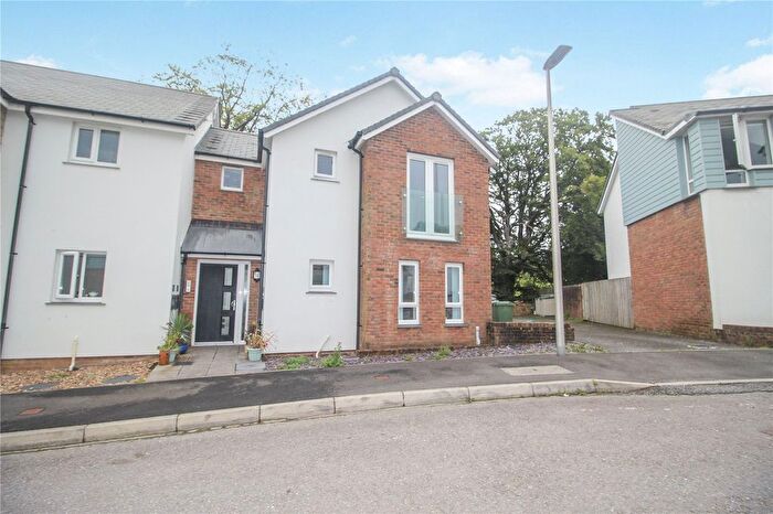 1 Bedroom Flat To Rent In Brooks Avenue, Holsworthy, Devon, EX22