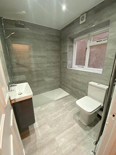 3 Bedroom Flat To Rent In College Place, London, NW1