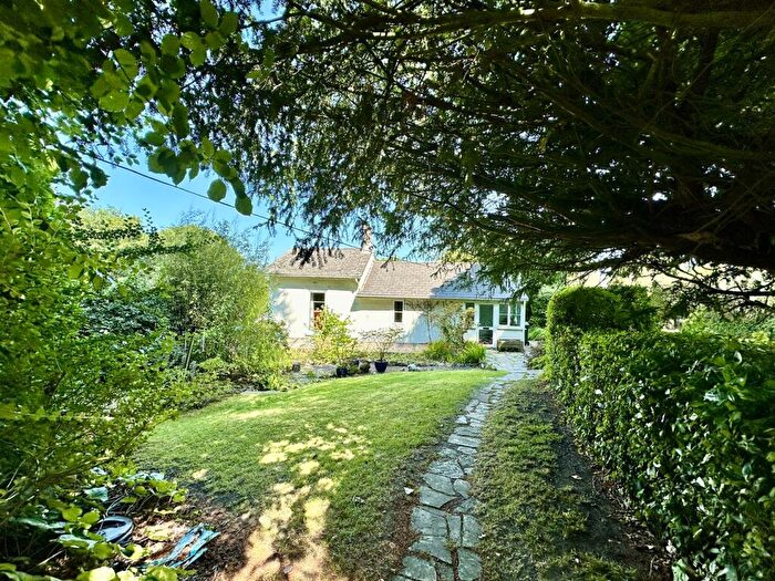 3 Bedroom Detached House For Sale In Whitcombe Road, Newport, PO30