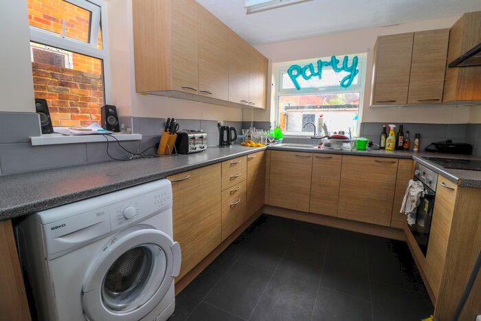 3 Bedroom Terraced House To Rent In Cromwell Road, Southampton, SO15
