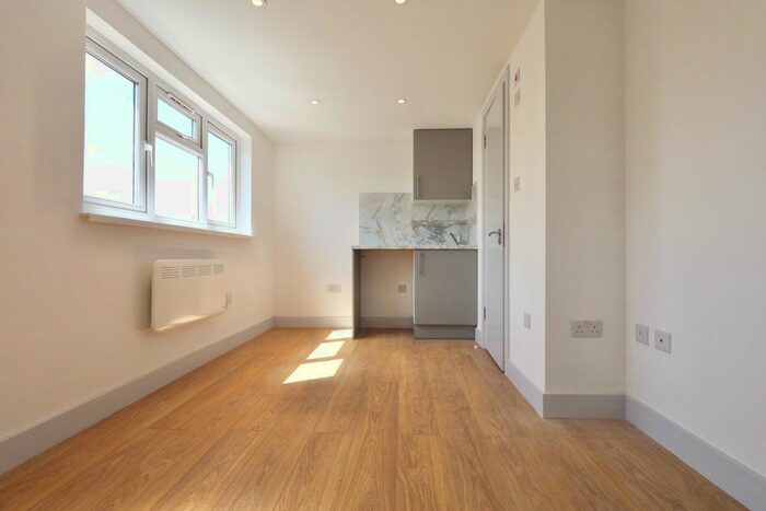 Studio To Rent In Keats Way, London, UB7