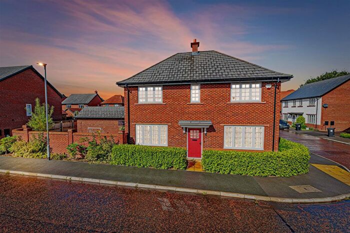 4 Bedroom Detached House For Sale In Crowleygreen Gardens, Appleton Thorn, Warrington, WA4