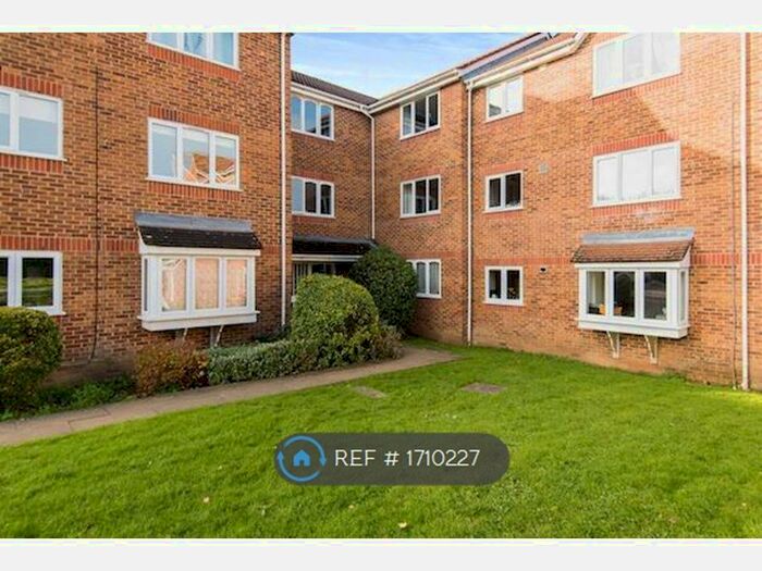 2 Bedroom Flat To Rent In Percy Gardens, Worcester Park, KT4