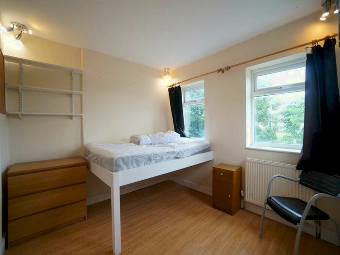 2 Bedroom House To Rent In Caellepa, Bangor, Gwynedd, LL57