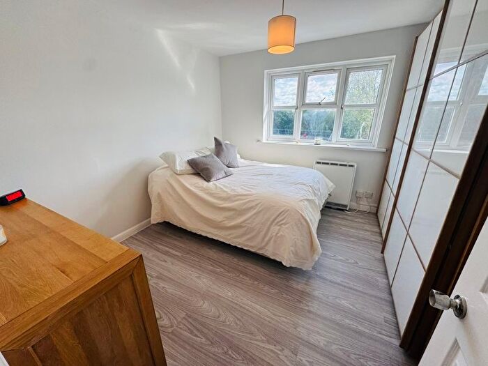 1 Bedroom Flat For Sale In Horse Shoe Crescent, Northolt, UB5