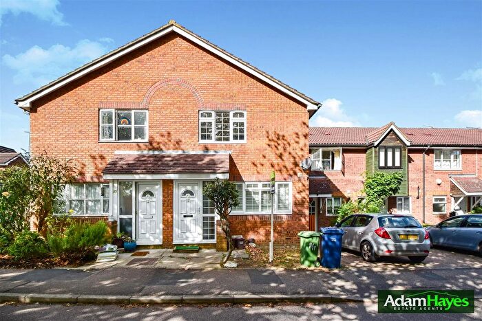 1 Bedroom Semi-Detached House To Rent In Fenstanton Avenue, North Finchley, N12