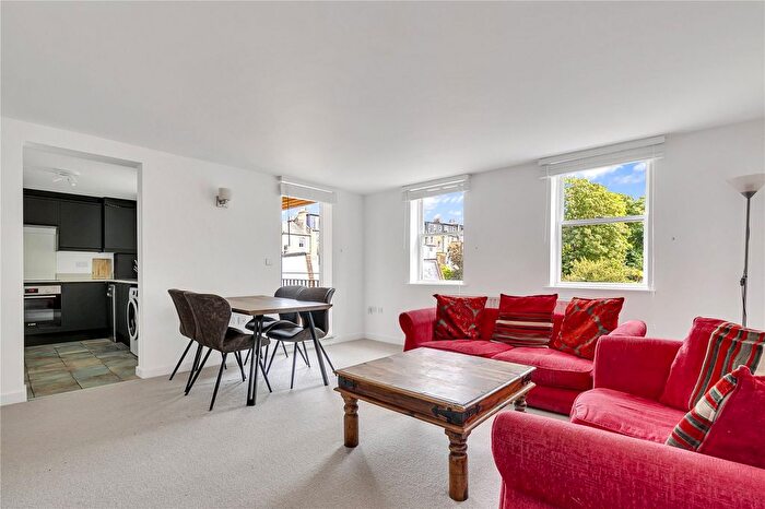 2 Bedroom Flat To Rent In Marlow House, Victoria Rise, London, SW4