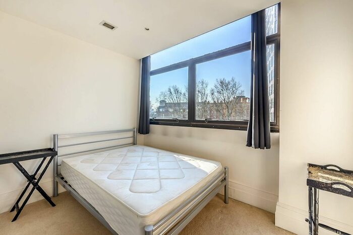1 Bedroom Flat For Sale In Caxton Street, St James's Park, London, SW1H