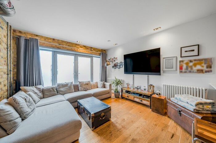 2 Bedroom End Of Terrace House To Rent In Soul Street, London, SE6