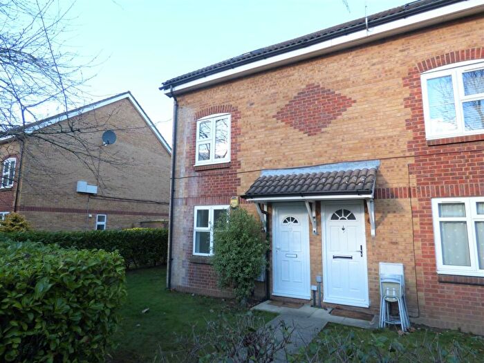 2 Bedroom Maisonette To Rent In Maplin Park, Langley, Berkshire, SL3